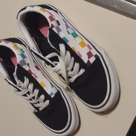 Vans - Picture 2 of 2